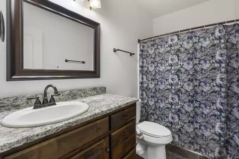 Bath - 2956 S Ranch Dr, Springfield, MO 65809 photo 2 of 3
