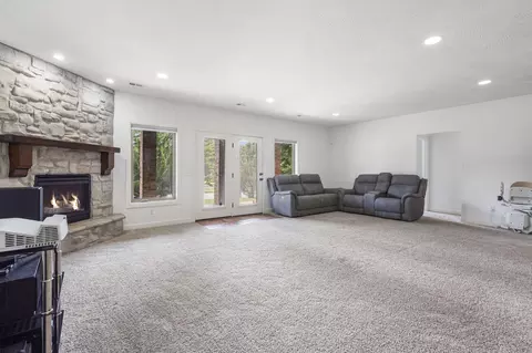 Living - 2956 S Ranch Dr, Springfield, MO 65809 photo 4 of 5