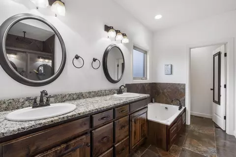 Bath - 2956 S Ranch Dr, Springfield, MO 65809 photo 1 of 3