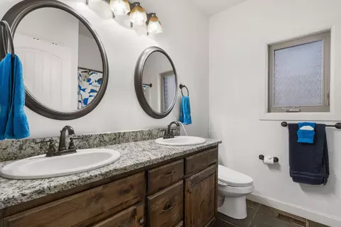 Bath - 2956 S Ranch Dr, Springfield, MO 65809 photo 3 of 3