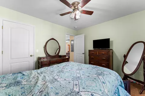 Bedroom - 253 Green Cypress Rd, Shell Knob, MO 65747 photo 5 of 8