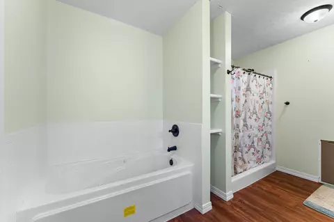 Bath - 253 Green Cypress Rd, Shell Knob, MO 65747 photo 2 of 3