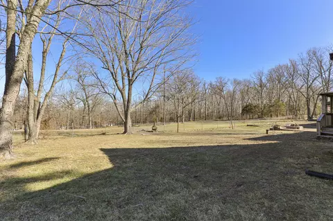 Exterior - 2525 Beacon Hill Loop, Strafford, MO 65757 photo 8 of 19