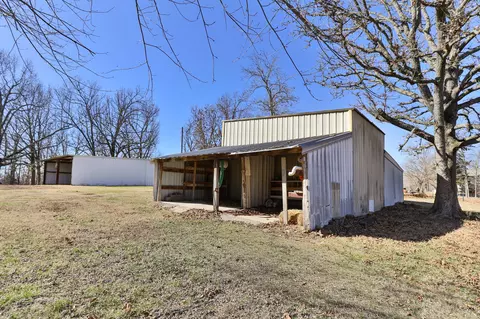Exterior - 2525 Beacon Hill Loop, Strafford, MO 65757 photo 12 of 19