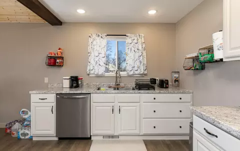 Kitchen - 2525 Beacon Hill Loop, Strafford, MO 65757 photo 2 of 3