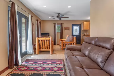 Living - 555 Trimble Rd, Protem, MO 65733 photo 2 of 4