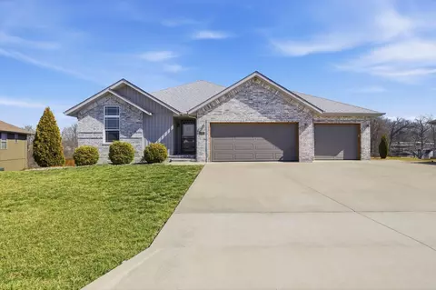 1930 N Seabrook Dr, Nixa, MO 65714