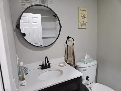 Bath - 1705 Lakeview Dr, Ava, MO 65608 photo 3 of 4