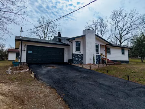 Exterior - 1705 Lakeview Dr, Ava, MO 65608 photo 6 of 9