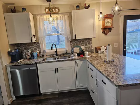 Kitchen - 1705 Lakeview Dr, Ava, MO 65608 photo 4 of 6