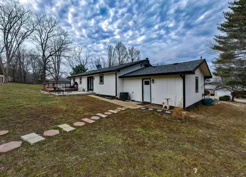 Exterior - 1705 Lakeview Dr, Ava, MO 65608 photo 5 of 9