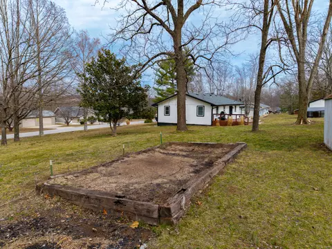 Exterior - 1705 Lakeview Dr, Ava, MO 65608 photo 3 of 9