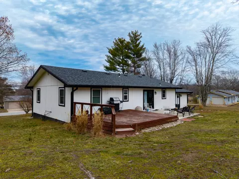 Exterior - 1705 Lakeview Dr, Ava, MO 65608 photo 4 of 9