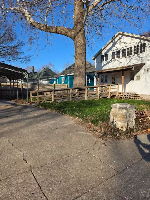 855 S Broadway Ave, Springfield, MO 65806