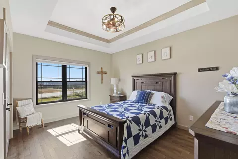 Bedroom - 815 Forest Vw, Saddlebrooke, MO 65630 photo 3 of 5
