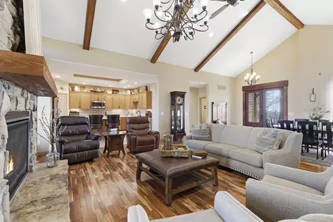 Living - 815 Forest Vw, Saddlebrooke, MO 65630 photo 3 of 4