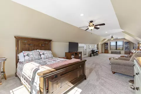 Bedroom - 815 Forest Vw, Saddlebrooke, MO 65630 photo 4 of 5