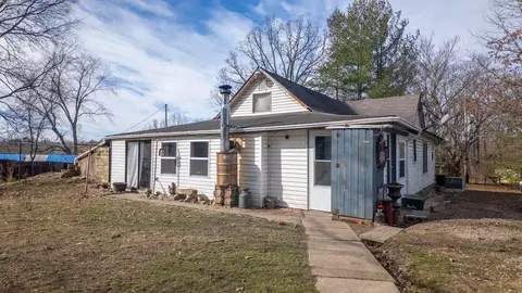 Exterior - 509 Old Cane Bluff Rd, Alton, MO 65606 photo 2 of 14