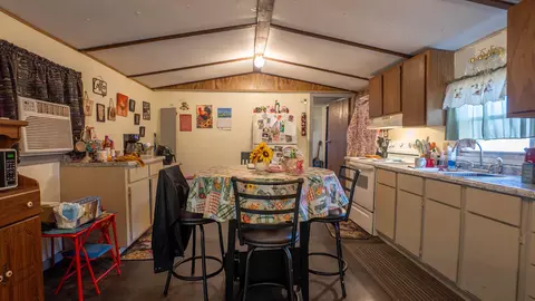 Kitchen - 509 Old Cane Bluff Rd, Alton, MO 65606 photo 4 of 5