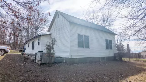Exterior - 509 Old Cane Bluff Rd, Alton, MO 65606 photo 4 of 14