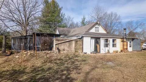 Exterior - 509 Old Cane Bluff Rd, Alton, MO 65606 photo 5 of 14