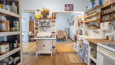 Kitchen - 509 Old Cane Bluff Rd, Alton, MO 65606 photo 3 of 5