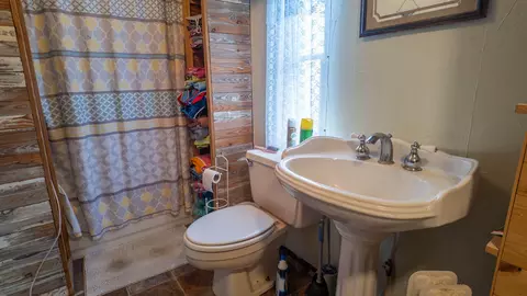 Bath - 509 Old Cane Bluff Rd, Alton, MO 65606 photo 3 of 4