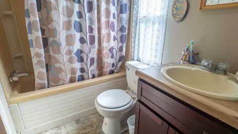 Bath - 509 Old Cane Bluff Rd, Alton, MO 65606 photo 2 of 4