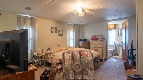 Bedroom - 509 Old Cane Bluff Rd, Alton, MO 65606 photo 9 of 11