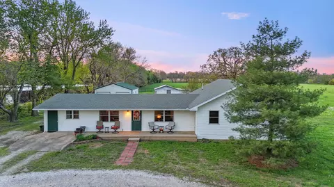 9125 Farm Road 2140, Cassville, MO 65625