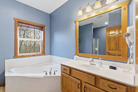 Bath - 263 Willow Oak Ln, Branson, MO 65616 photo 1 of 10