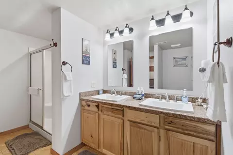 Bath - 263 Willow Oak Ln, Branson, MO 65616 photo 9 of 10