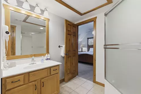 Bath - 263 Willow Oak Ln, Branson, MO 65616 photo 7 of 10