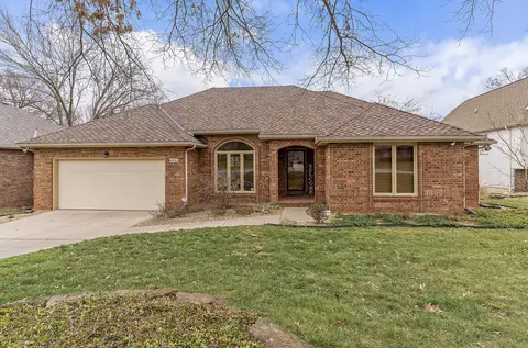 4890 S Wellington Dr, Springfield, MO 65810