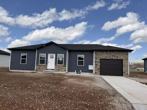 146 Maverick Dr, Mount Vernon, MO 65712