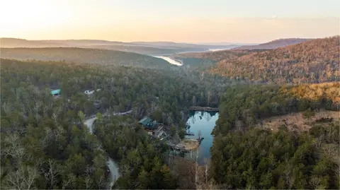 863 Collins Ln, Galena, MO 65656