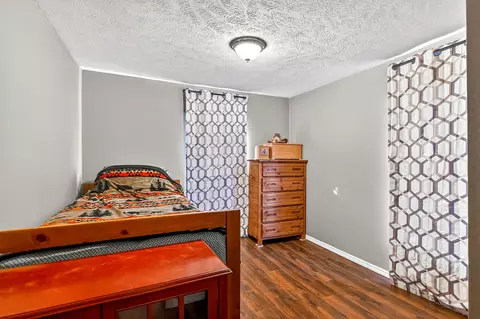 Bedroom - 2081 Sand Ridge Rd, Marshfield, MO 65706 photo 2 of 2