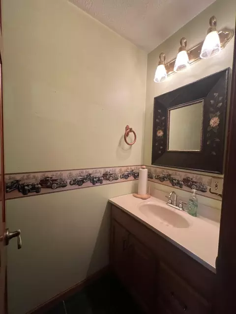Bath - 4531 Bado Rd, Cabool, MO 65689 photo 6 of 8