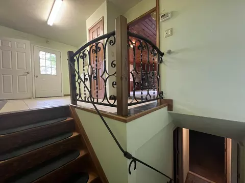 Entry Way - 4531 Bado Rd, Cabool, MO 65689 photo 6 of 12