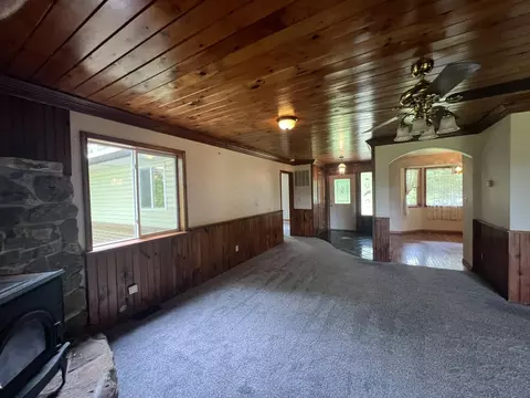 Living - 4531 Bado Rd, Cabool, MO 65689 photo 4 of 9
