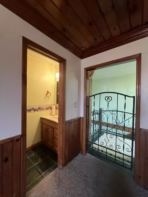 Entry Way - 4531 Bado Rd, Cabool, MO 65689 photo 4 of 7