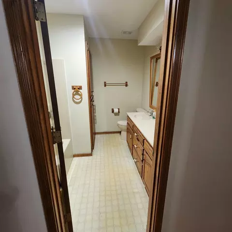 Bath - 1107 W Tracy St, Springfield, MO 65807 photo 1 of 3