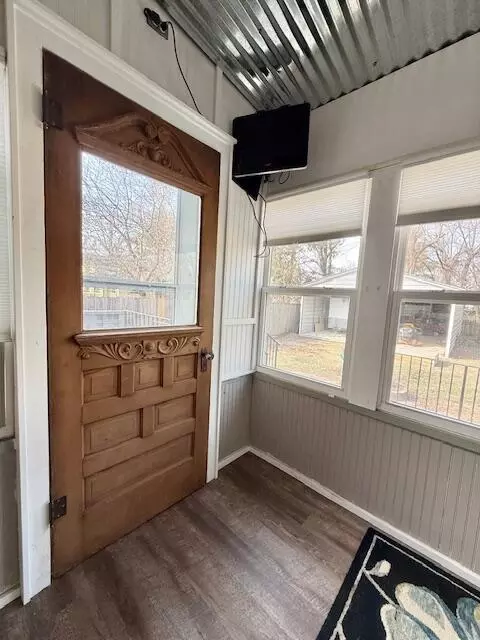 Exterior - 517 E Catalpa St, Springfield, MO 65807 photo 5 of 9