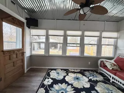 Exterior - 517 E Catalpa St, Springfield, MO 65807 photo 3 of 9