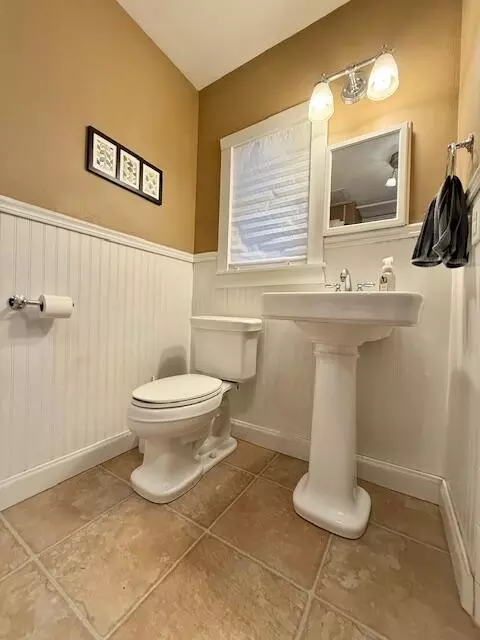 Bath - 517 E Catalpa St, Springfield, MO 65807 photo 3 of 4