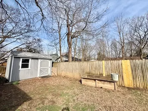 Exterior - 517 E Catalpa St, Springfield, MO 65807 photo 8 of 9