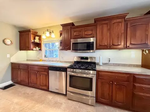 Kitchen - 517 E Catalpa St, Springfield, MO 65807 photo 1 of 3