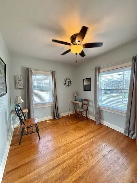 Bedroom - 517 E Catalpa St, Springfield, MO 65807 photo 4 of 5
