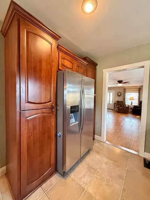 Kitchen - 517 E Catalpa St, Springfield, MO 65807 photo 2 of 3