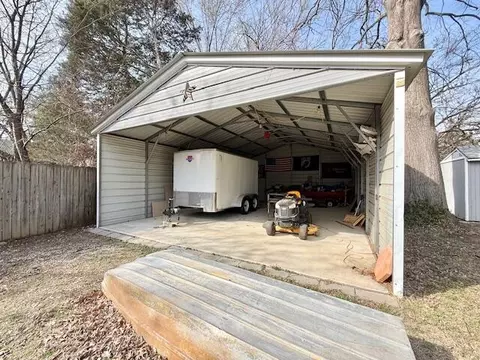 Exterior - 517 E Catalpa St, Springfield, MO 65807 photo 7 of 9